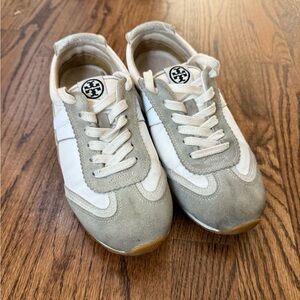 Tory Burch Hank sneaker.  Size 7.5. Snow-white/Beige style 82187.